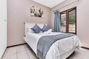 Centrally Located & Spacious Apartment in Broadacres with WiFi , Netflix, Pool & Braai area